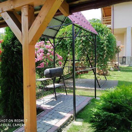 Апартаменти З Двома Спальнями І Кухнею Jaremče Exteriér fotografie