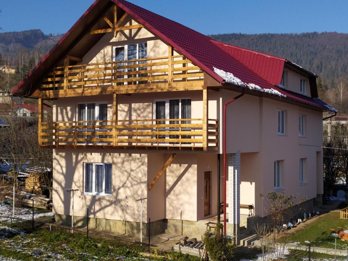 Апартаменти З Двома Спальнями І Кухнею Jaremče Exteriér fotografie